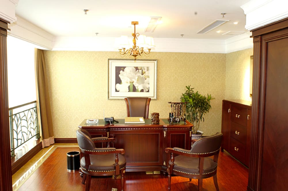 Deluxe Suite photo 2