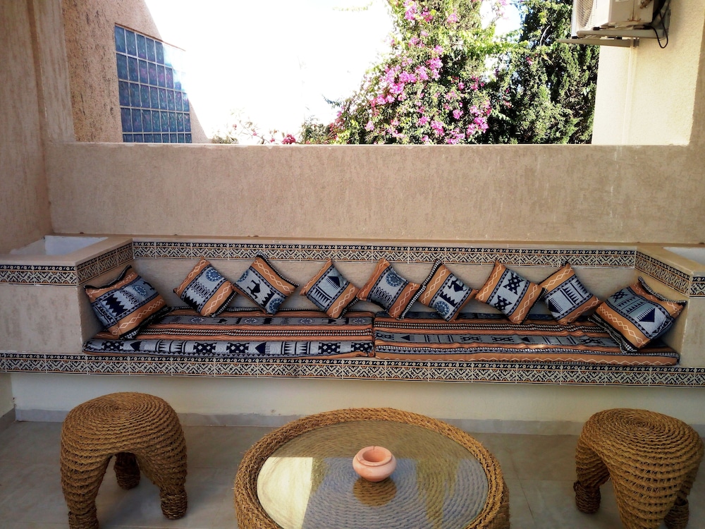 Comfort Apartment, 3 Bedrooms, Terrace, Beachside photo 3
