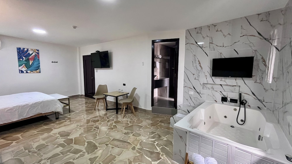 Suite, Jetted Tub photo 2