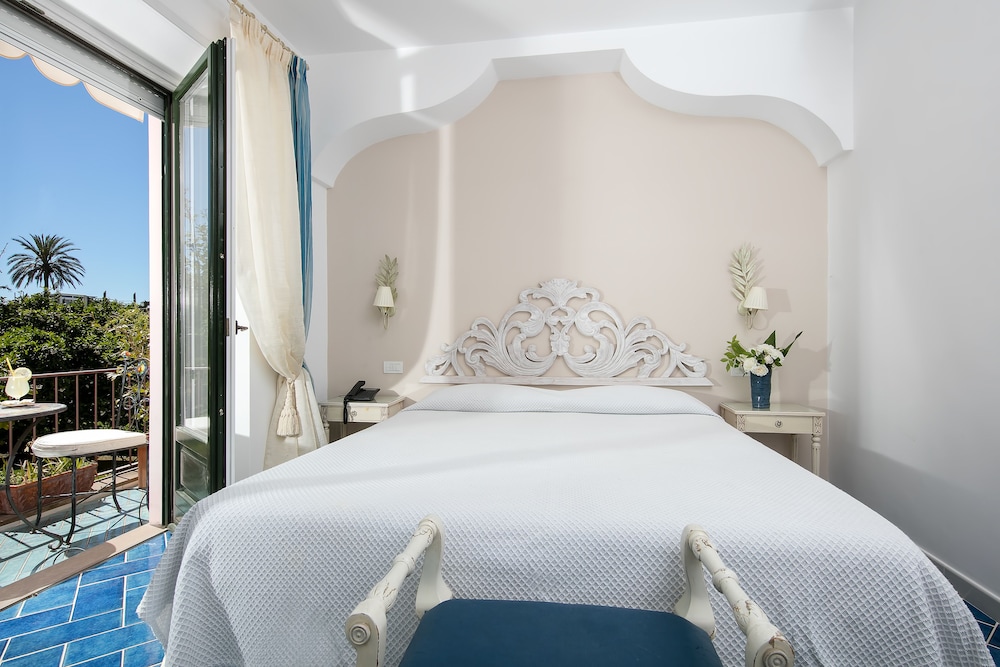 Deluxe Double Room, 1 Double or 2 Twin Beds, Balcony, Garden View photo 3