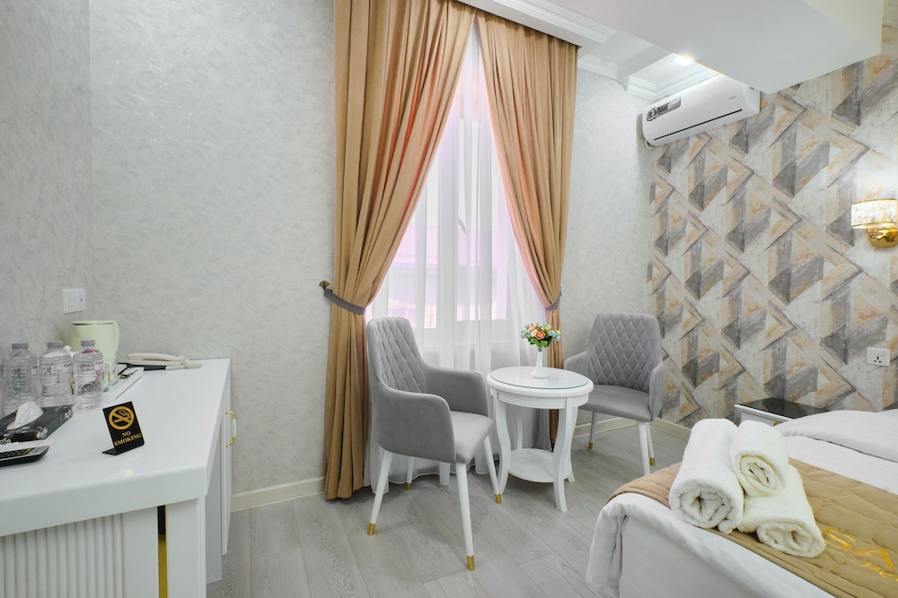 Deluxe Room, 3 Twin Beds photo 2