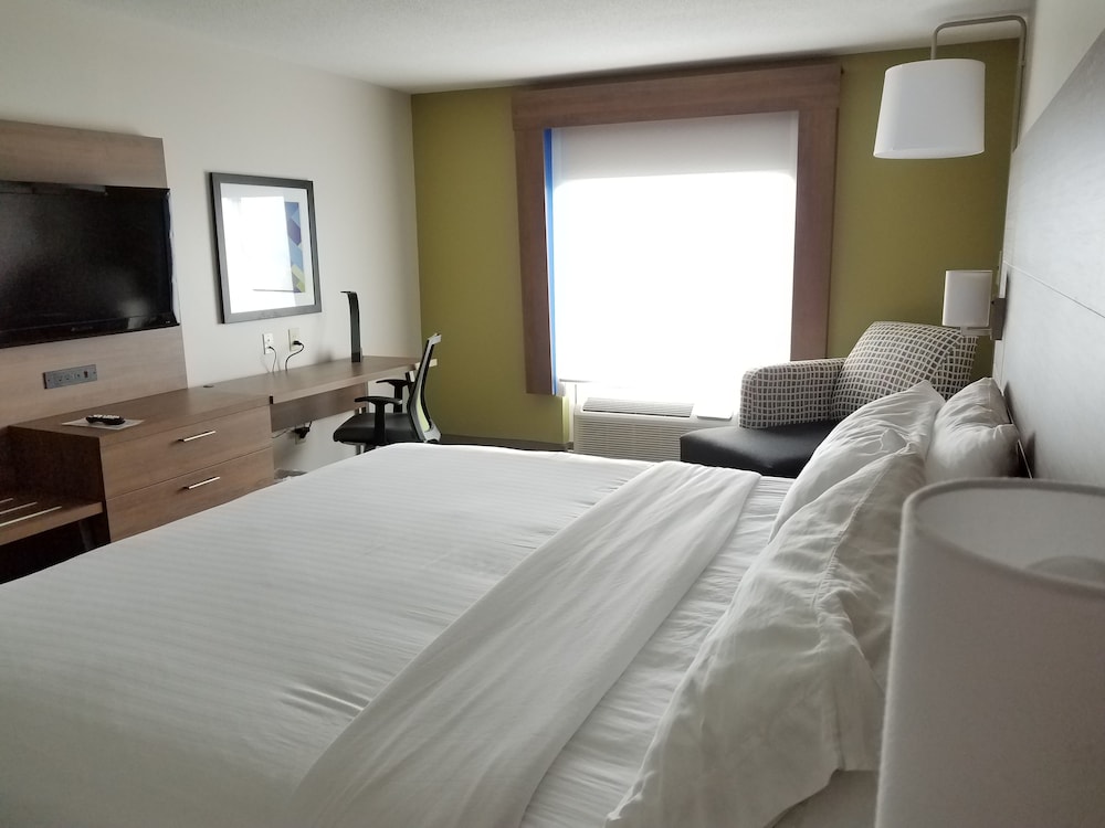 Standard Room, 1 King Bed, Accessible (Communication Accessible) - Photo 1