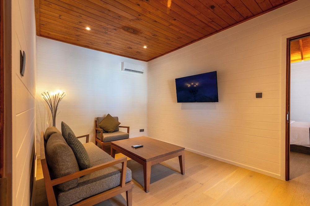 Two Bedroom Beach Pool Villa - Photo 13