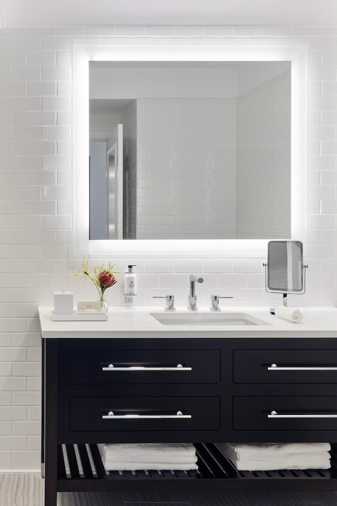 Room, 2 Bedrooms, Oceanfront (veranda, 1 King Primary/1 King)