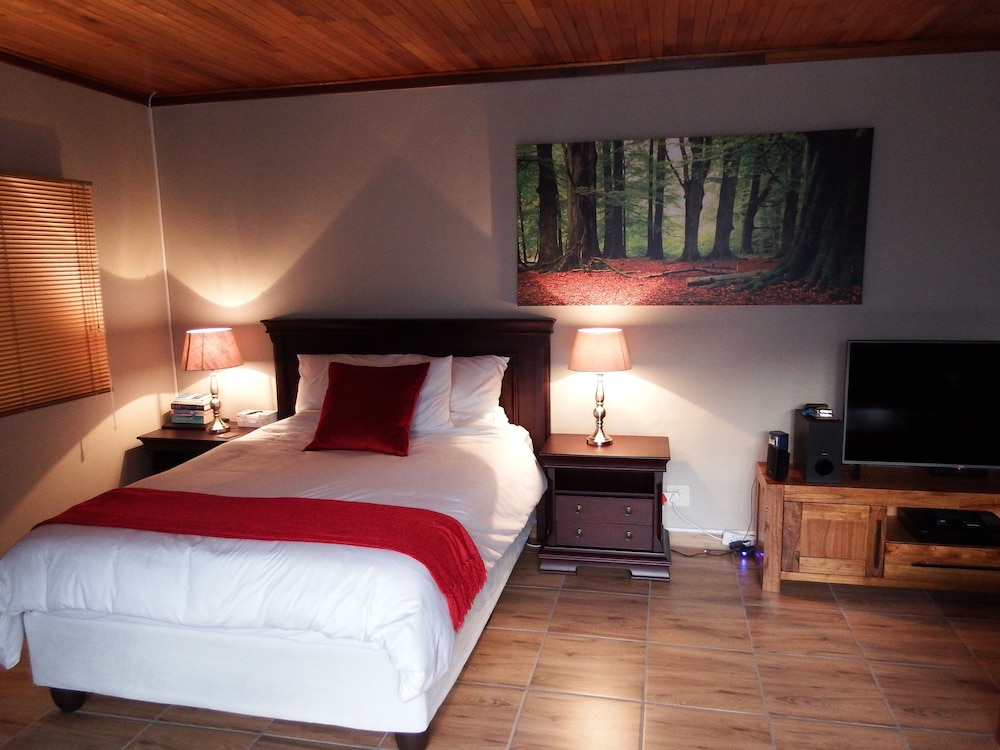 Double Room, 1 Queen Bed photo 2