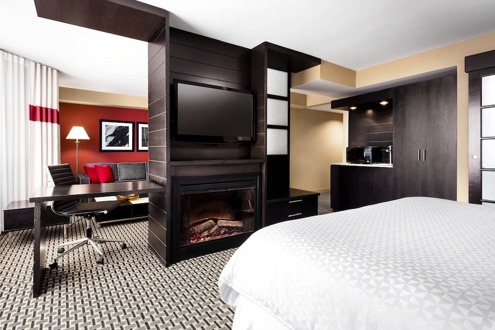 Suite, 1 King Bed, Fireplace - Photo 1