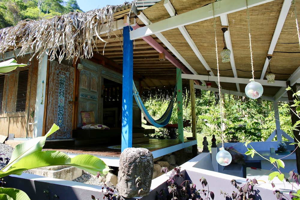 Basic Cabin, Kitchen, Garden Area