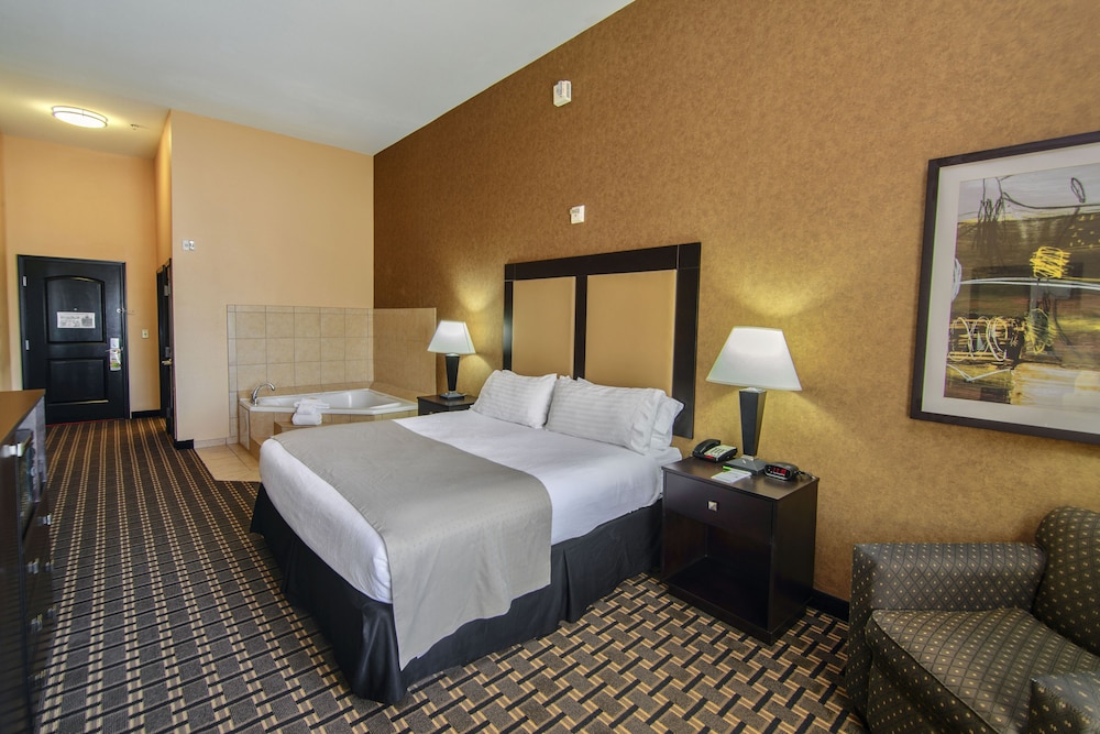 Standard Room, 1 King Bed, Jetted Tub - Photo 2