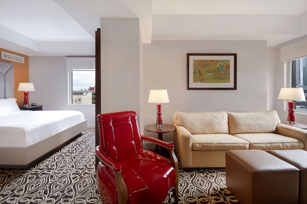 Junior Suite, 1 King Bed, Non Smoking (2 Bathrooms) - Photo 6