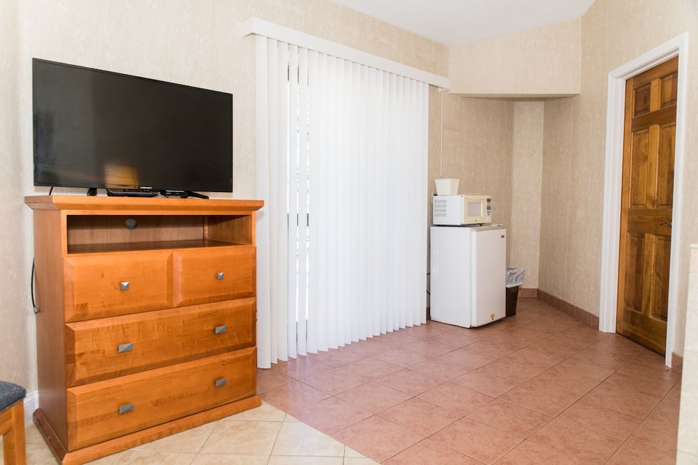 Deluxe Room, 1 King Bed photo 2