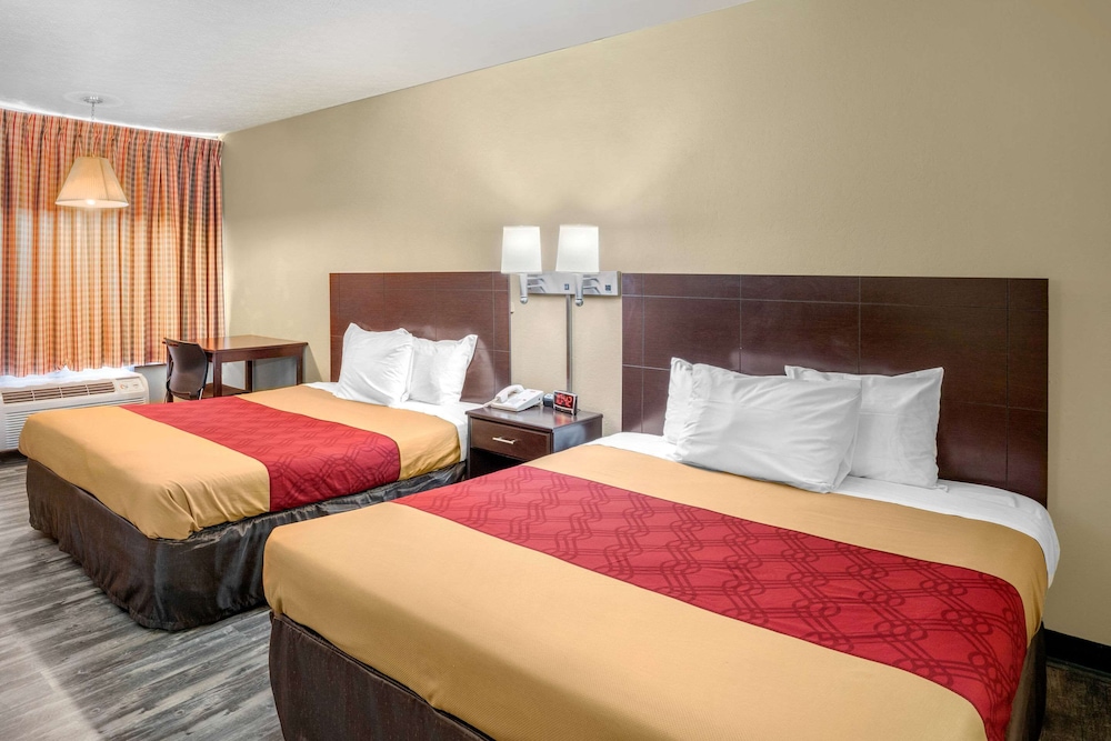 Standard Room, 2 Queen Beds, Non Smoking - Photo 2