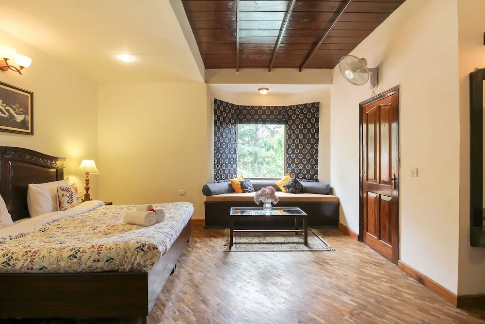 Deluxe Double Room, 1 Queen Bed, Smoking, Mountain View photo 1
