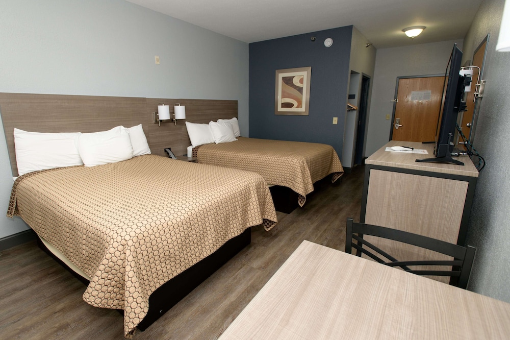 Room, 2 Queen Beds, Non Smoking - Photo 6