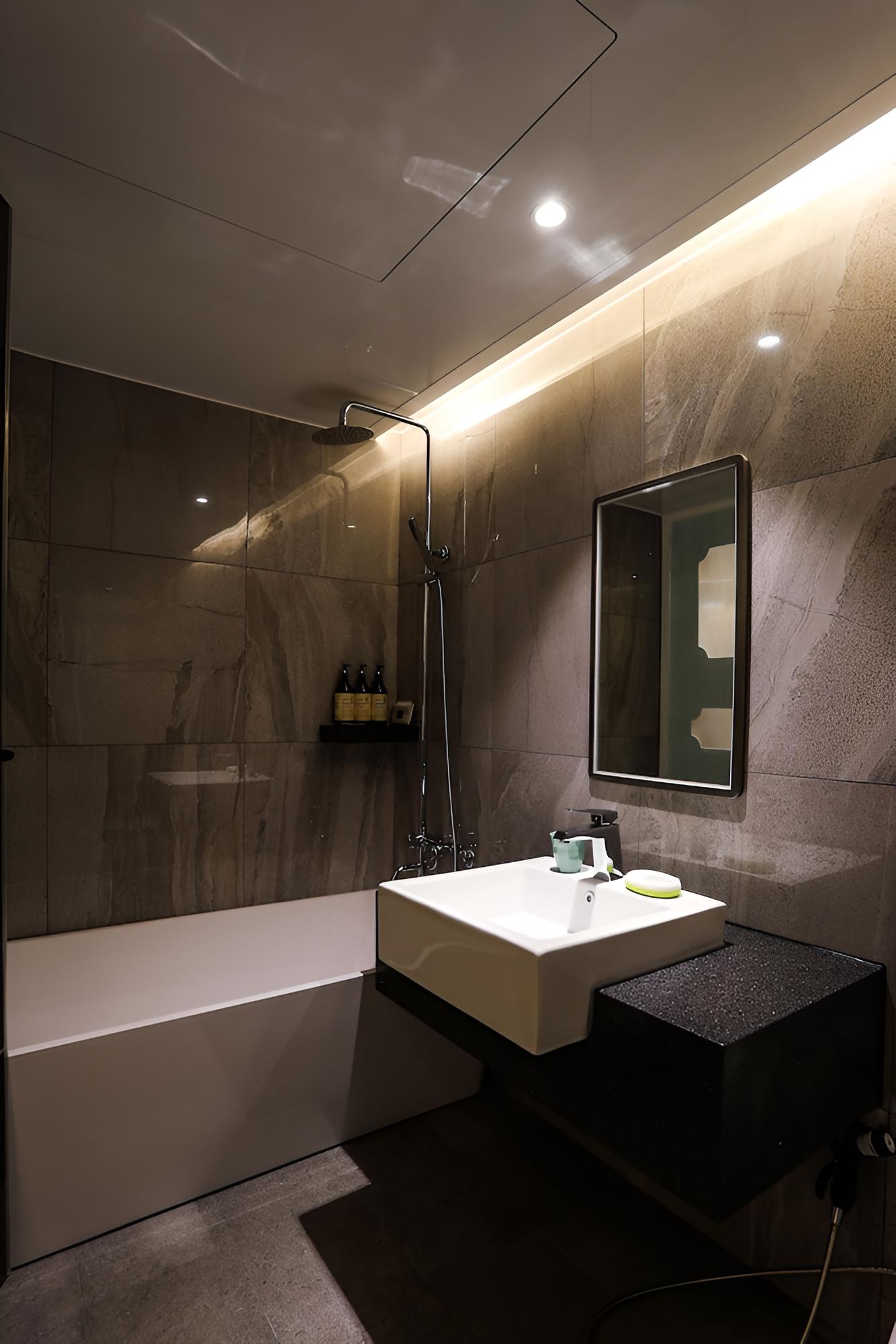 Deluxe Room - Photo 13
