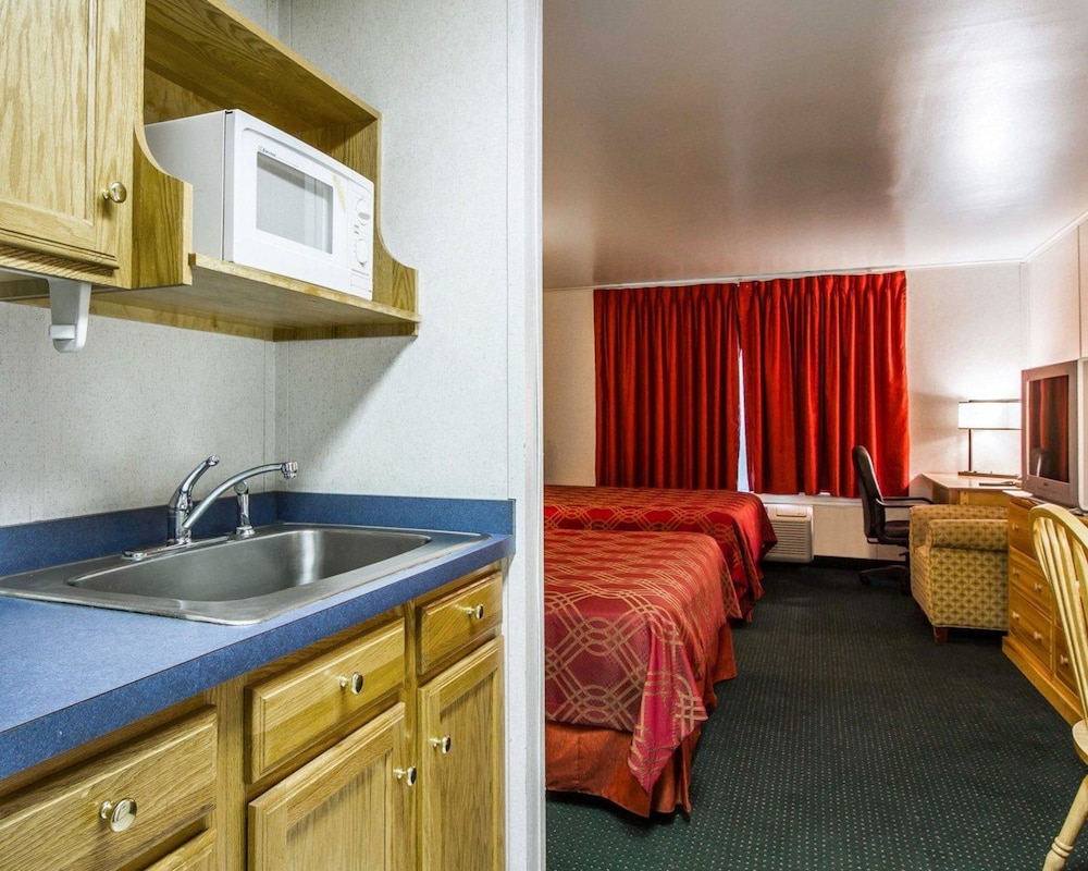 Suite, 2 Queen Beds, Non Smoking photo 2