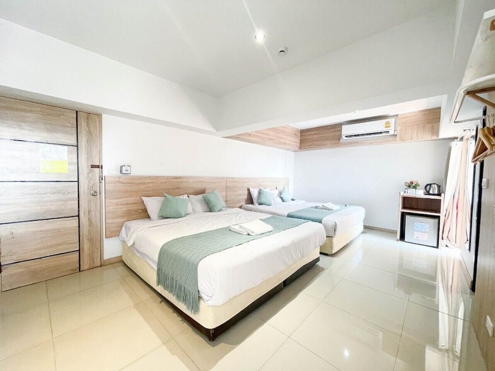 Family Room, 2 King Beds photo 3