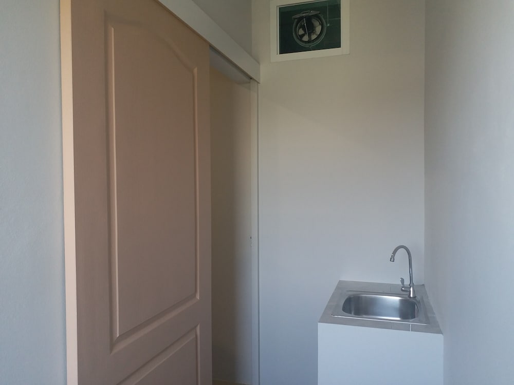 Standard Double Room - Photo 12