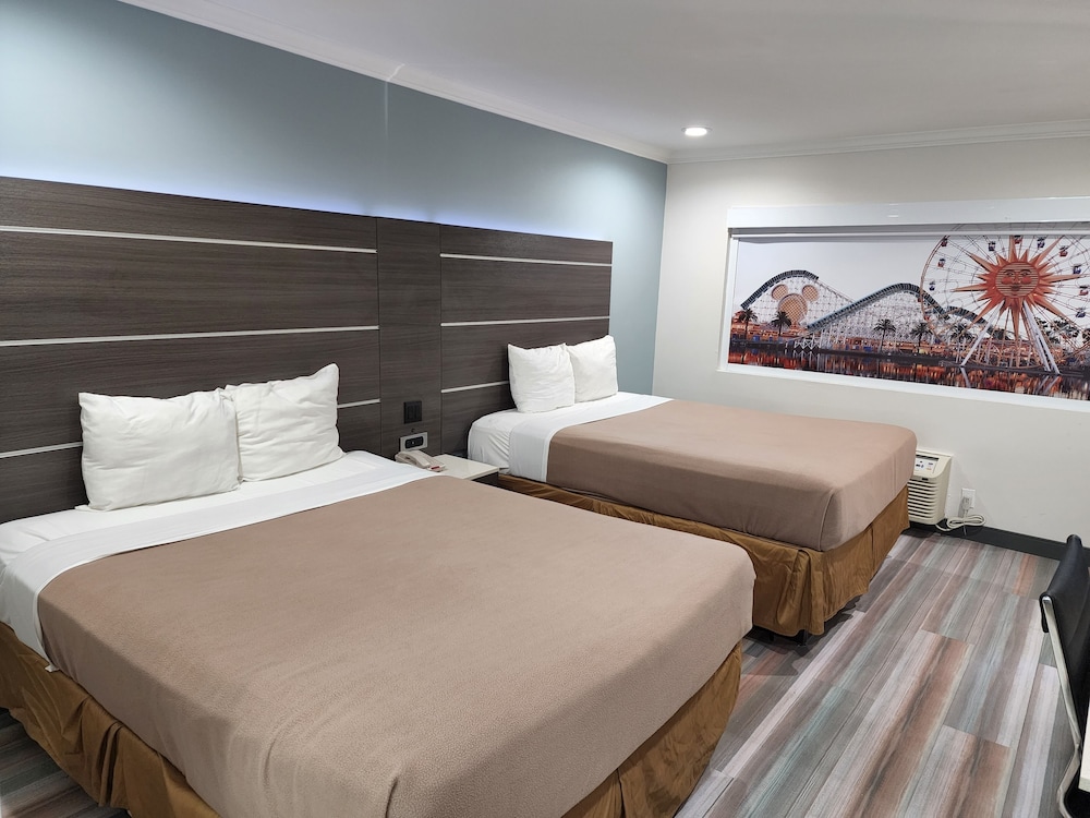 Room, 2 Queen Beds, Non Smoking - Photo 1