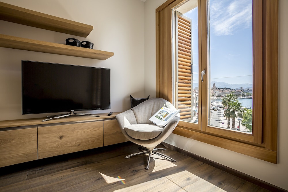 Deluxe Studio Suite with Sea View (Annex building: Drazanac 1a) photo 2