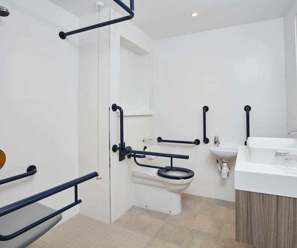 Superior Double Room, Accessible thumbnail 5