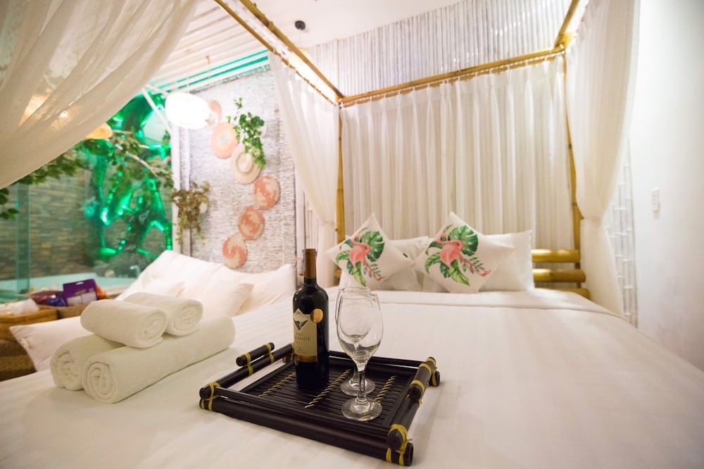Romantic Studio Suite, Jetted Tub