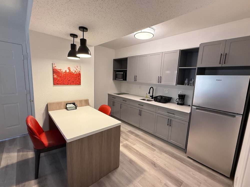 Room, Multiple Beds, Non Smoking (Deluxe Penthouse Suite) - Photo 7