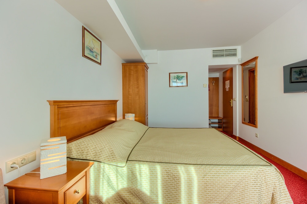Executive Double room with Balcony, Sea view and Plunge pool - Photo 4
