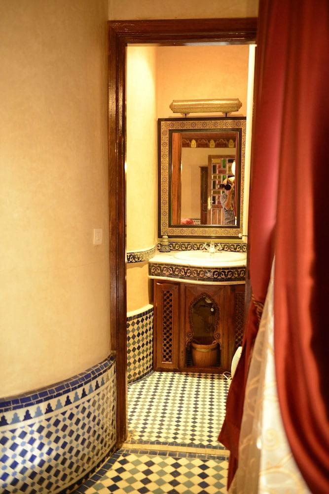Deluxe Room - Photo 26