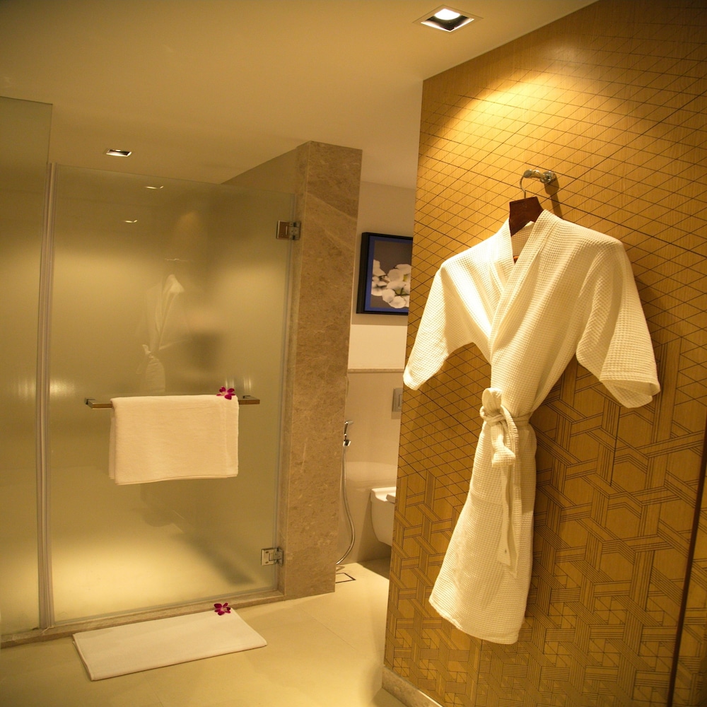 Deluxe Room, Multiple Beds photo 2