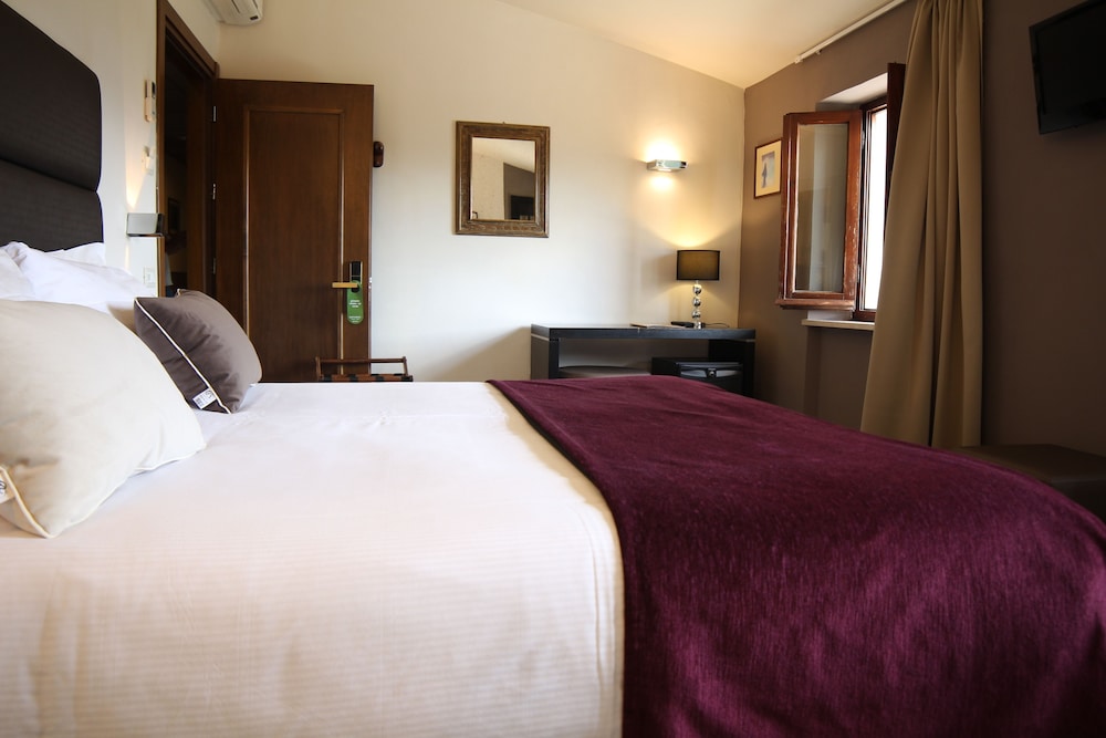 Classic Double Room, Valley View photo 2