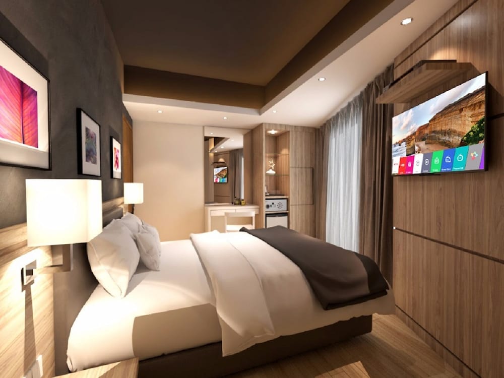 Deluxe Room, 1 Queen Bed photo 2