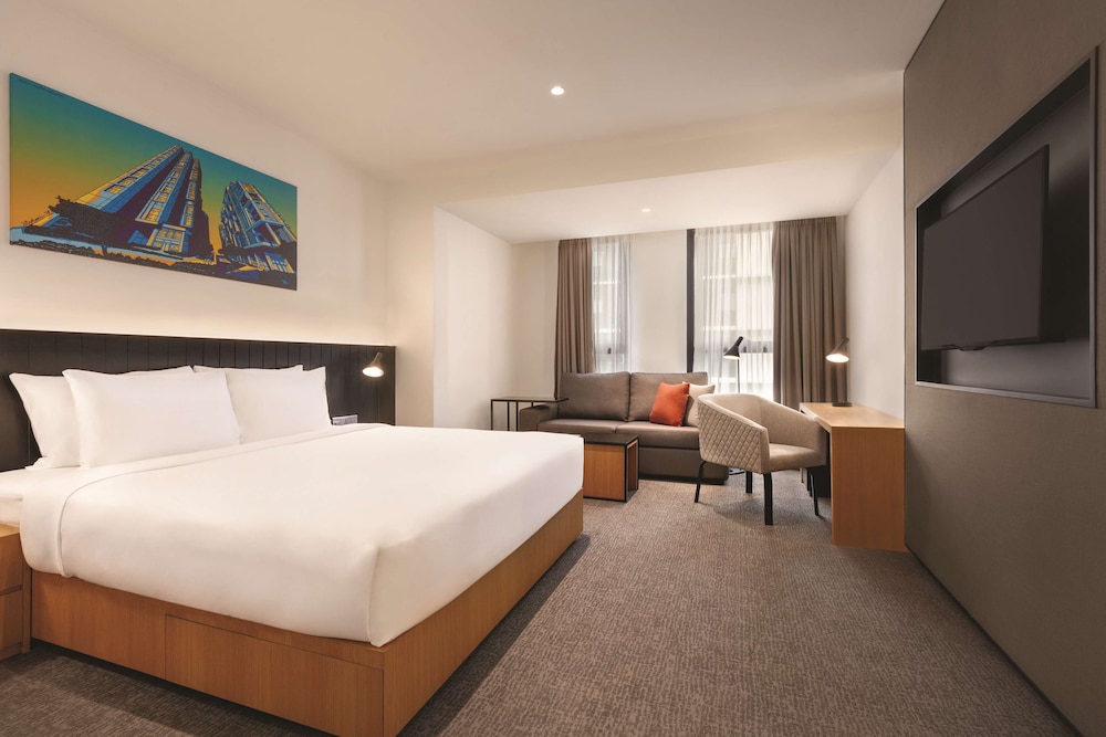 Room, 1 King Bed (Den)