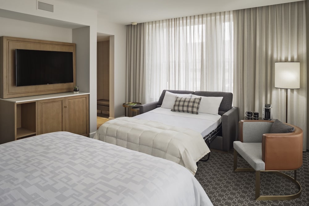 One Bedroom Suite, 1 King Bed - Photo 3