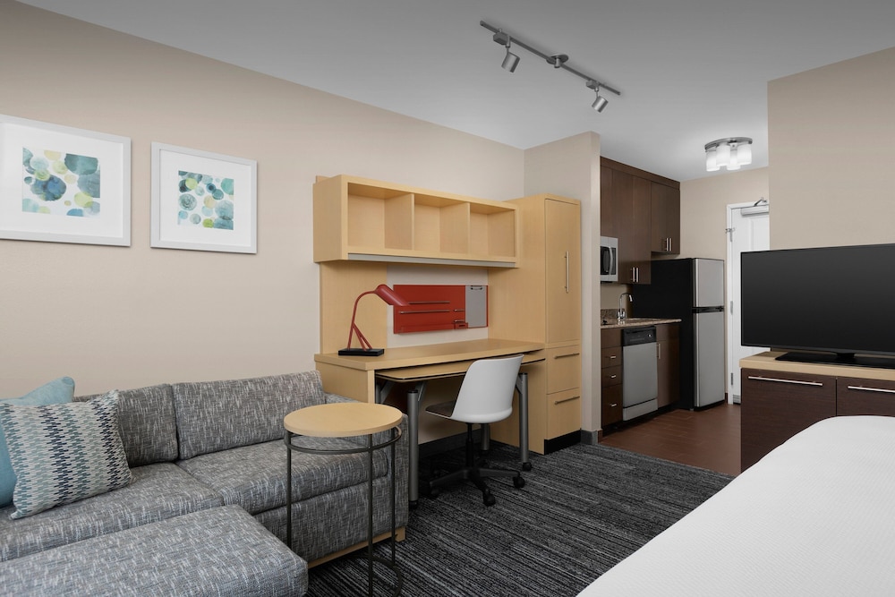 Studio, 1 King Bed with Sofa bed (Mobility/Hearing Access, Roll-in Shwr)