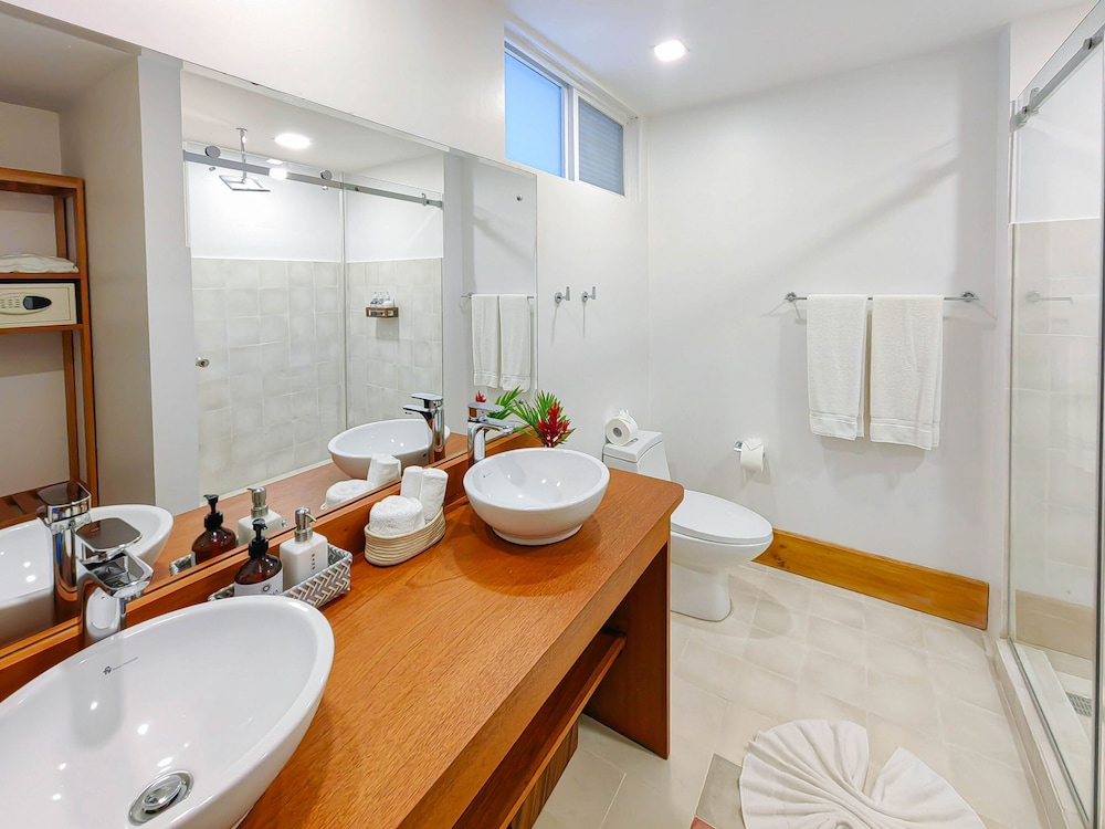 Toucanet Downstairs Rooms - 2 Queen Beds - Photo 4