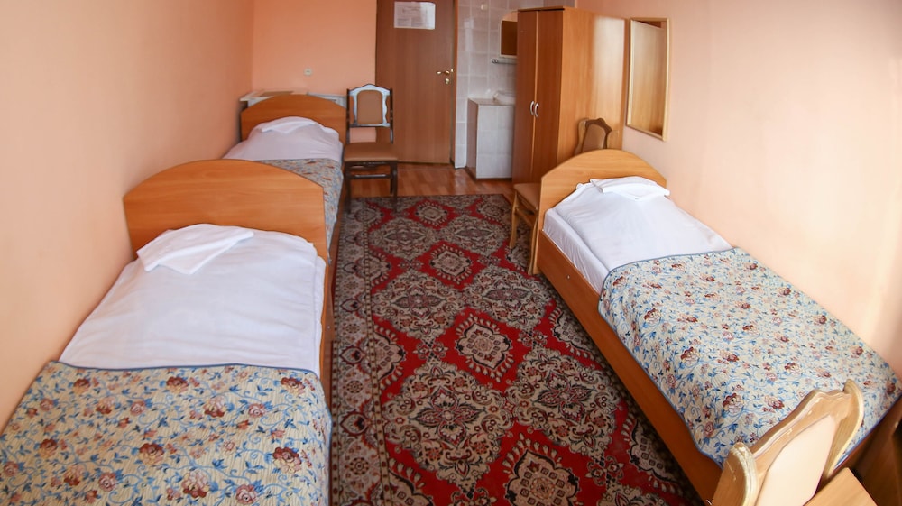Economy Triple Room photo 1