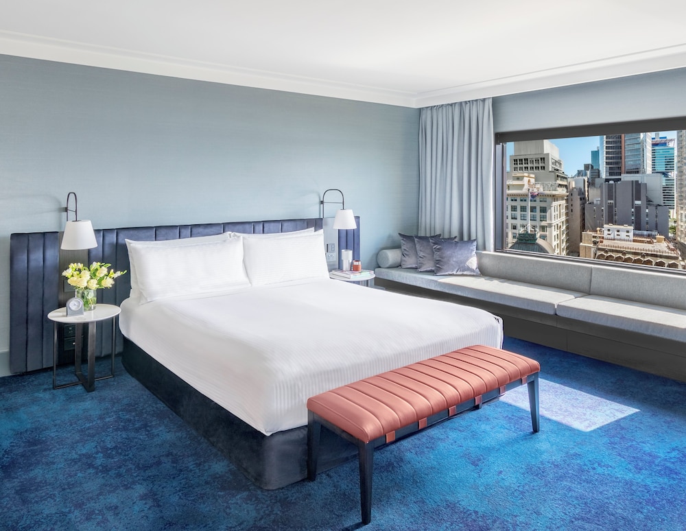 Classic Room, 1 King Bed thumbnail 6