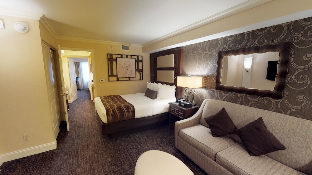 Suite, Multiple Beds, Accessible, Non Smoking (3 Queen Beds) - Photo 7