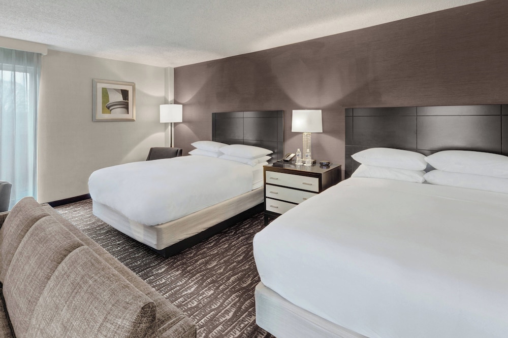 Traditional Room, 2 Queen Beds (Mobility Accessible, Roll-in Shower) photo 2