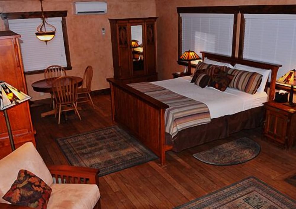 Sinewava Falls King Suite photo 2