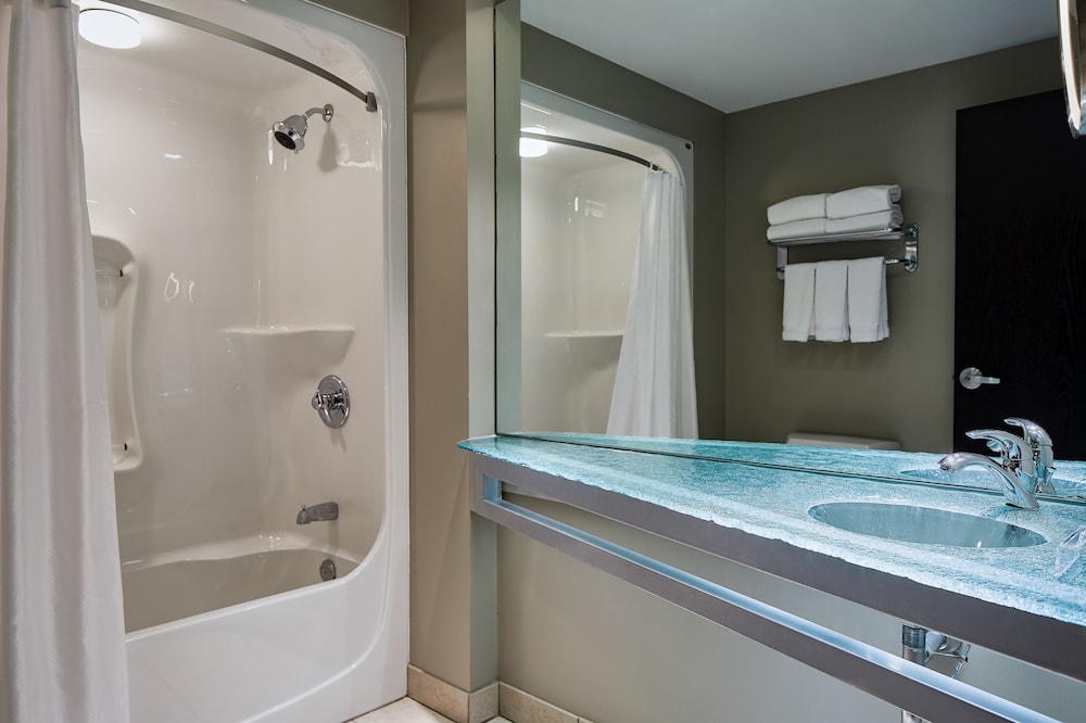 Standard Room, 2 Queen Beds - Photo 4