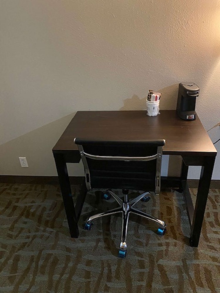 Standard Room, 2 Queen Beds, Non Smoking, Refrigerator & Microwave (1st Floor) - Photo 8