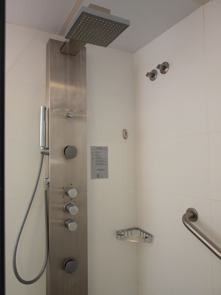 Double or Twin Room, Balcony, Sea View - Photo 8