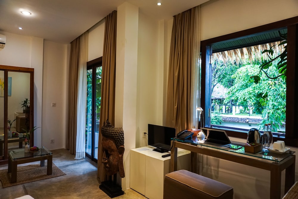 Deluxe Twin Room (With Airport Pick Up)