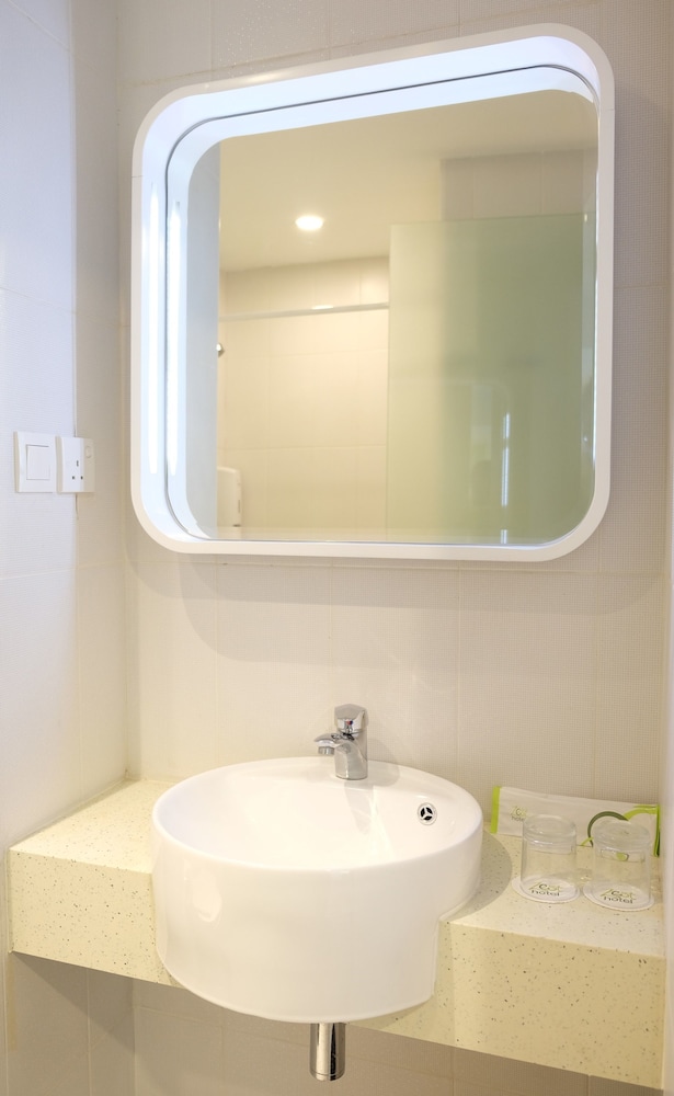 Zest Twin Room photo 3
