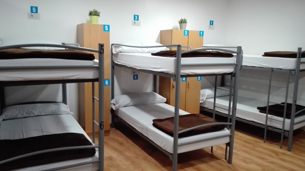 Dormitorio compartido, Dormitorio mixto (1 cama en residencia de 20 camas)