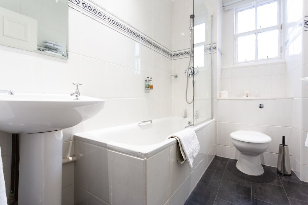 Standard Double, lower ground floor - Photo 10