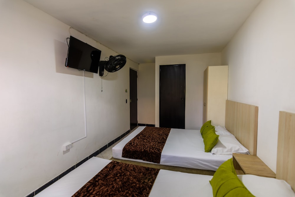 Standard Double Room, 2 Twin Beds - Photo 8