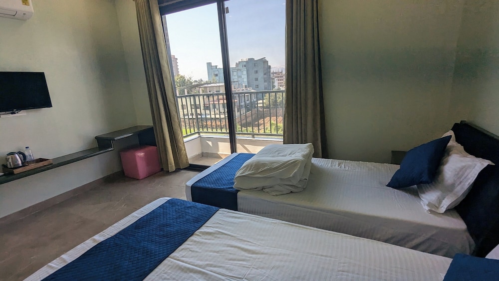Twin Bed Room