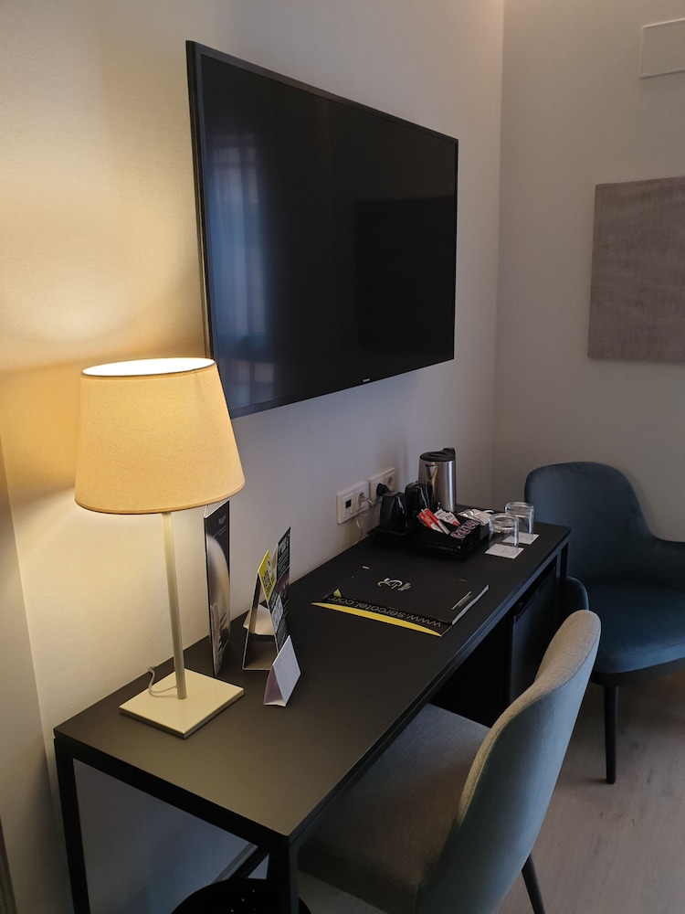 Classic Twin Room - Photo 2